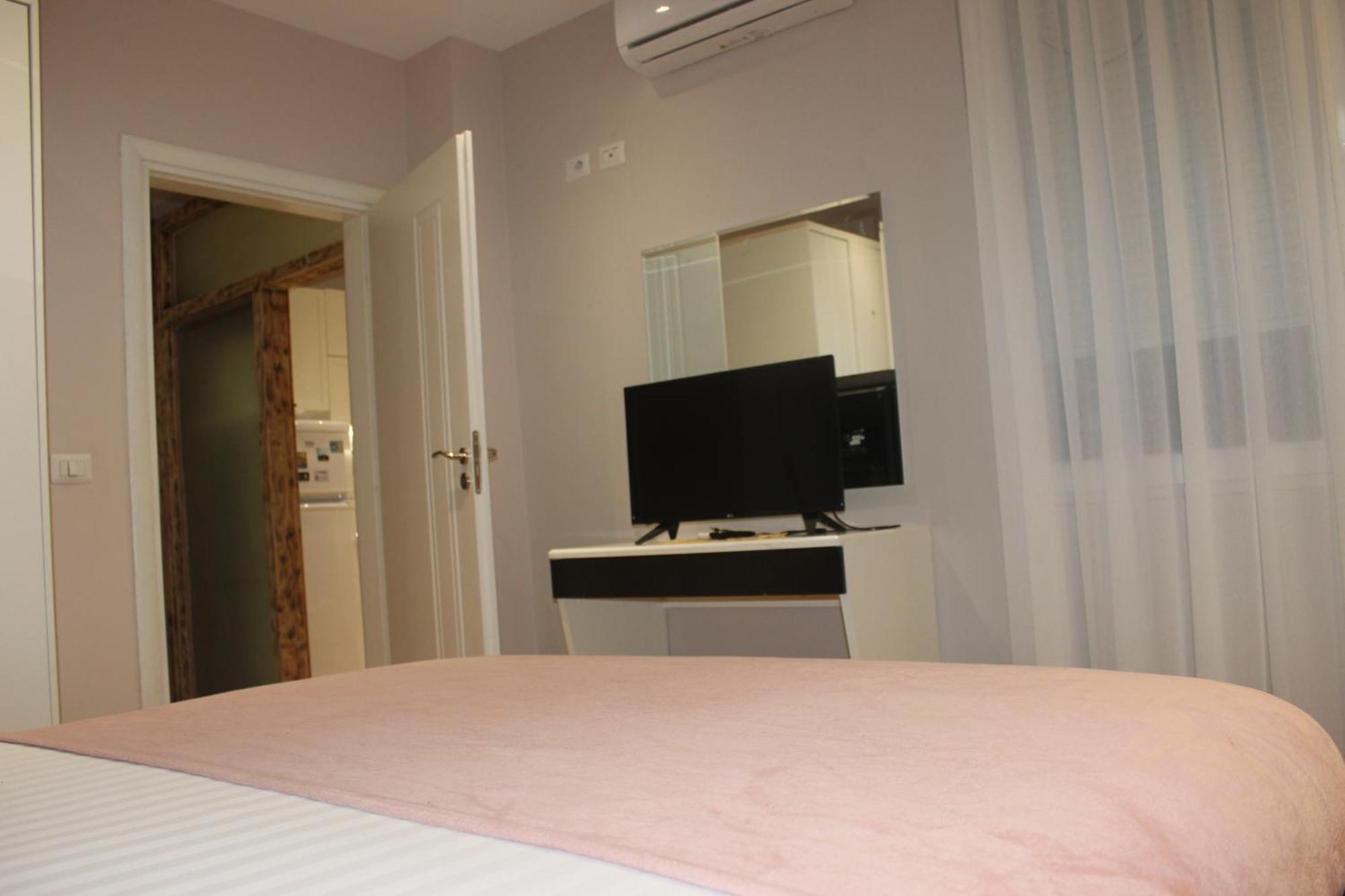 Luxury Blloku Tirana Apartment Buitenkant foto